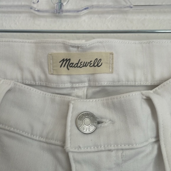 Madewell Mid-Rise Kickout white jeans. Size 30. - Picture 4 of 6